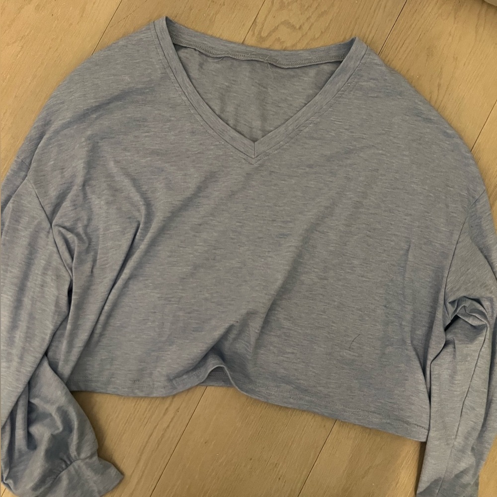 Long sleeve cropped V-Neck